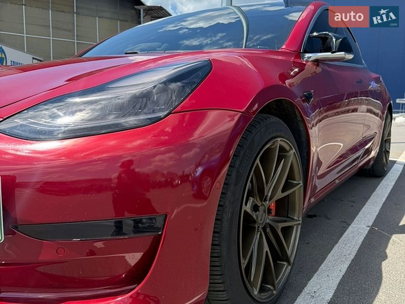 Седан Tesla Model 3 2019 в Обухові