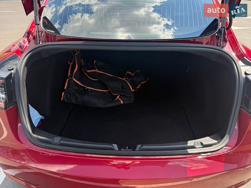 Седан Tesla Model 3 2019 в Обухові