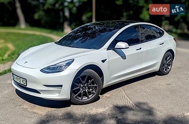 Седан Tesla Model 3 2020 в Киеве