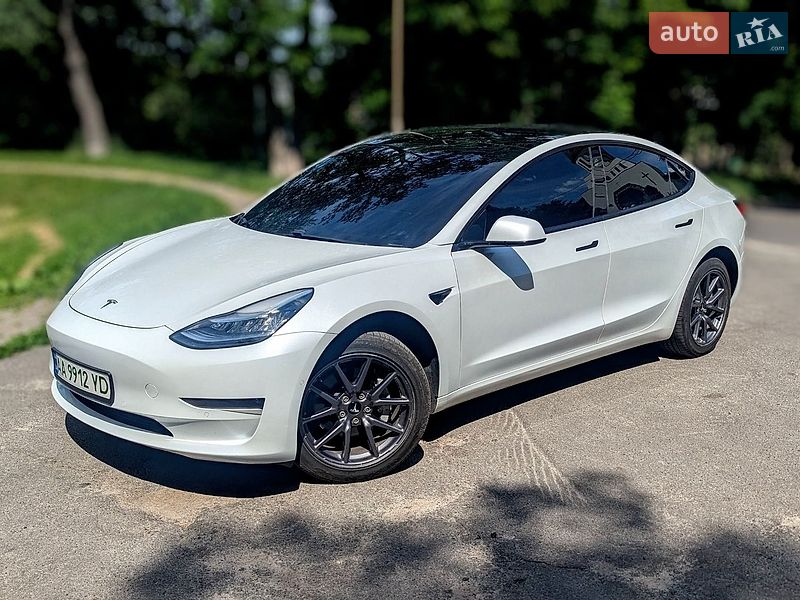 Седан Tesla Model 3 2020 в Киеве