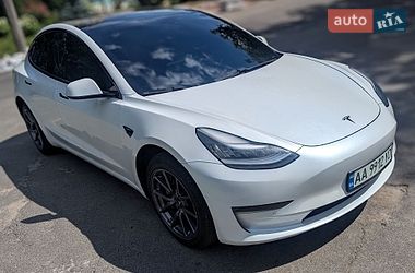 Седан Tesla Model 3 2020 в Киеве