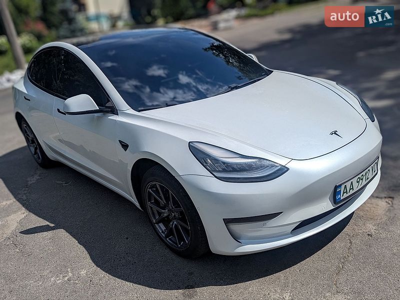 Седан Tesla Model 3 2020 в Киеве