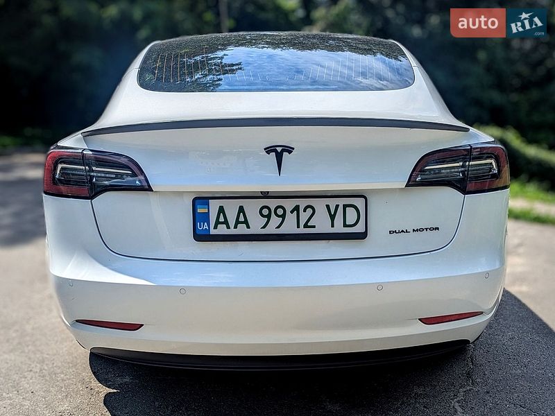Седан Tesla Model 3 2020 в Киеве