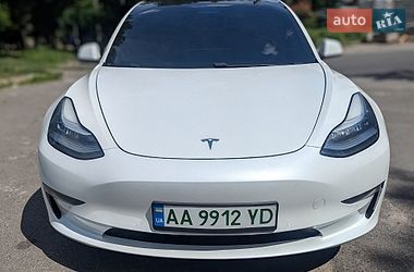 Седан Tesla Model 3 2020 в Киеве