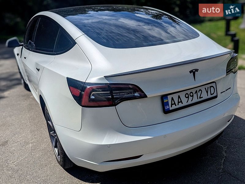 Седан Tesla Model 3 2020 в Киеве