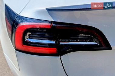 Седан Tesla Model 3 2020 в Киеве