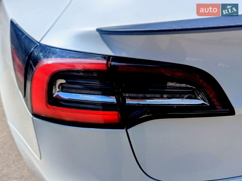 Седан Tesla Model 3 2020 в Киеве