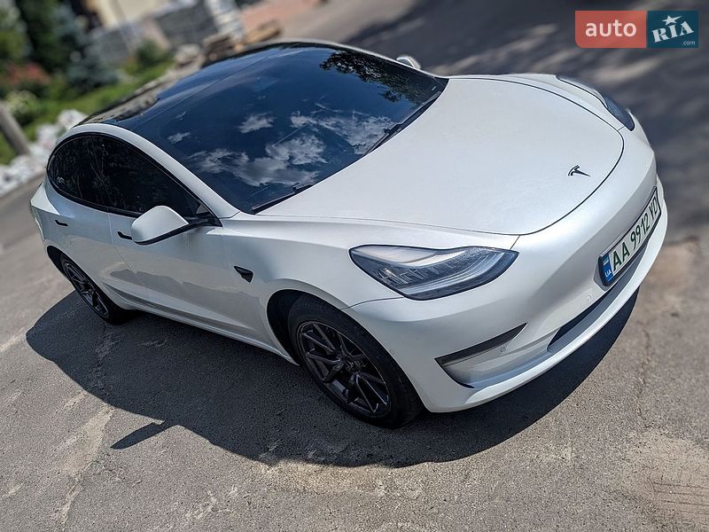 Седан Tesla Model 3 2020 в Киеве