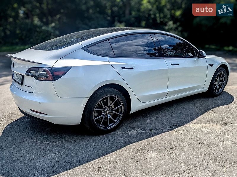 Седан Tesla Model 3 2020 в Киеве