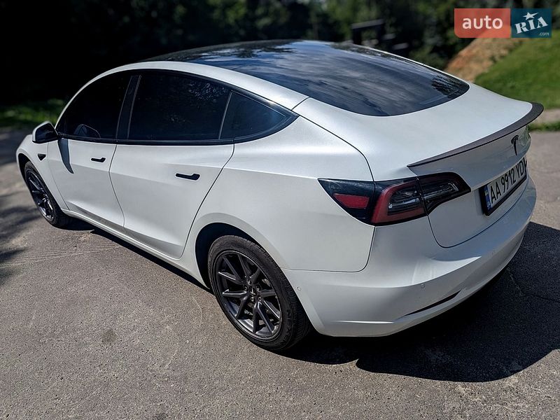 Седан Tesla Model 3 2020 в Киеве