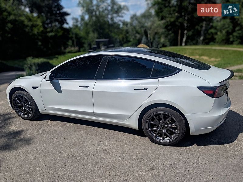 Седан Tesla Model 3 2020 в Киеве
