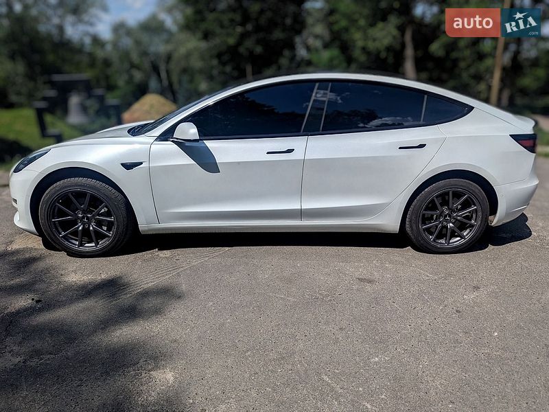 Седан Tesla Model 3 2020 в Киеве