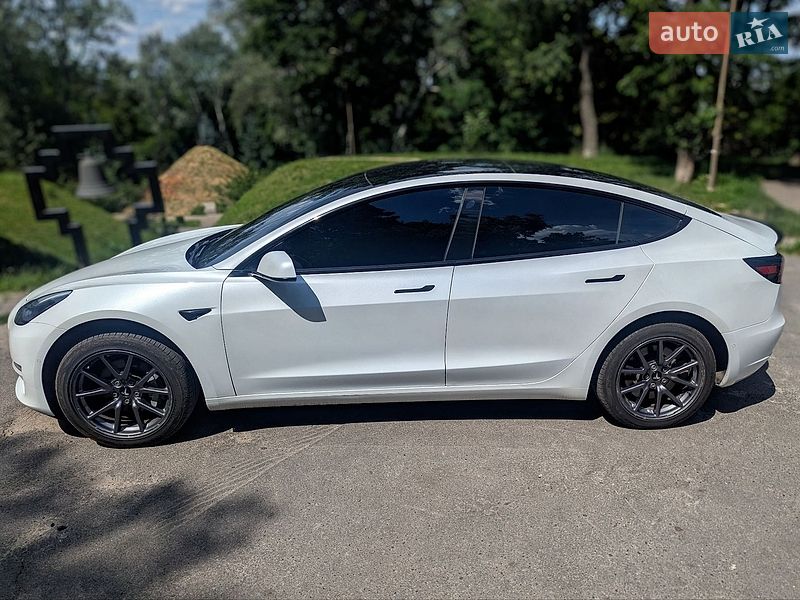 Седан Tesla Model 3 2020 в Киеве