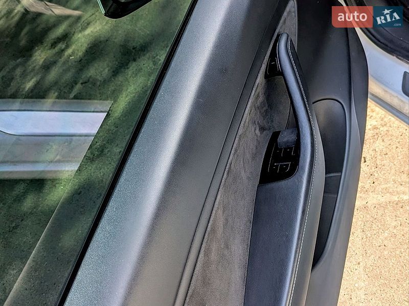 Седан Tesla Model 3 2020 в Киеве