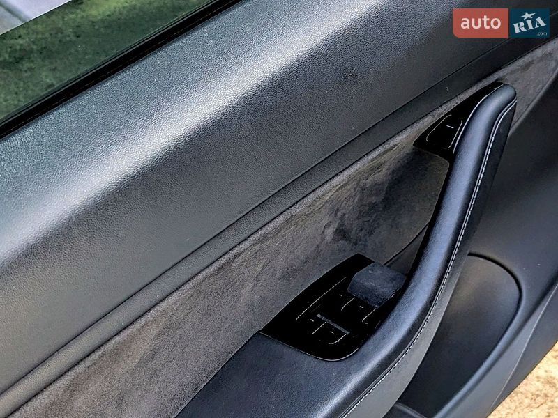 Седан Tesla Model 3 2020 в Киеве