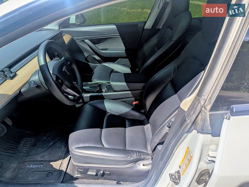 Седан Tesla Model 3 2020 в Киеве