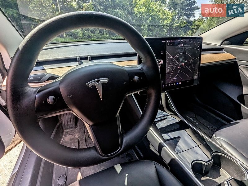 Седан Tesla Model 3 2020 в Киеве