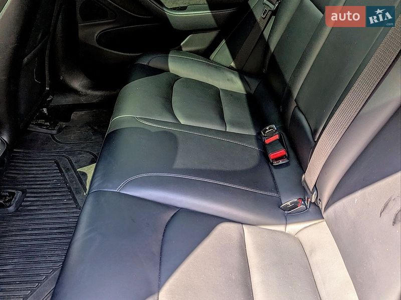 Седан Tesla Model 3 2020 в Киеве