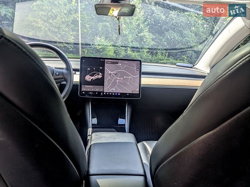 Седан Tesla Model 3 2020 в Киеве
