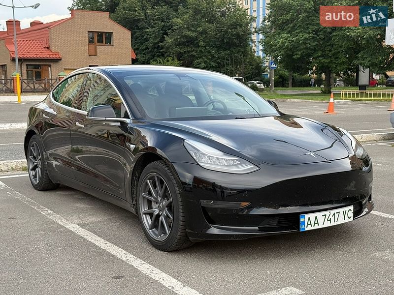 Седан Tesla Model 3 2020 в Броварах