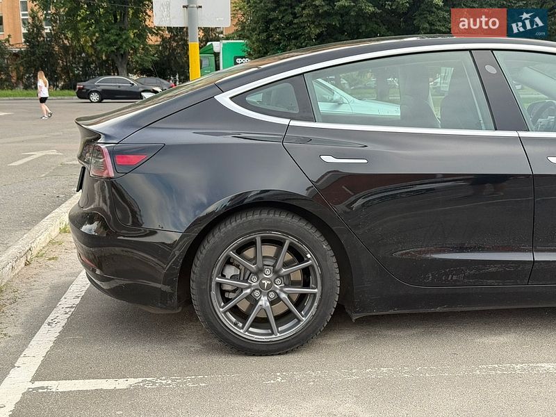 Седан Tesla Model 3 2020 в Броварах