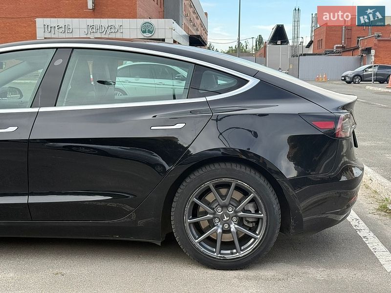Седан Tesla Model 3 2020 в Броварах
