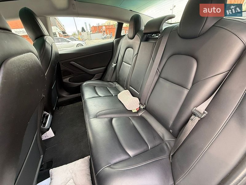 Седан Tesla Model 3 2020 в Броварах