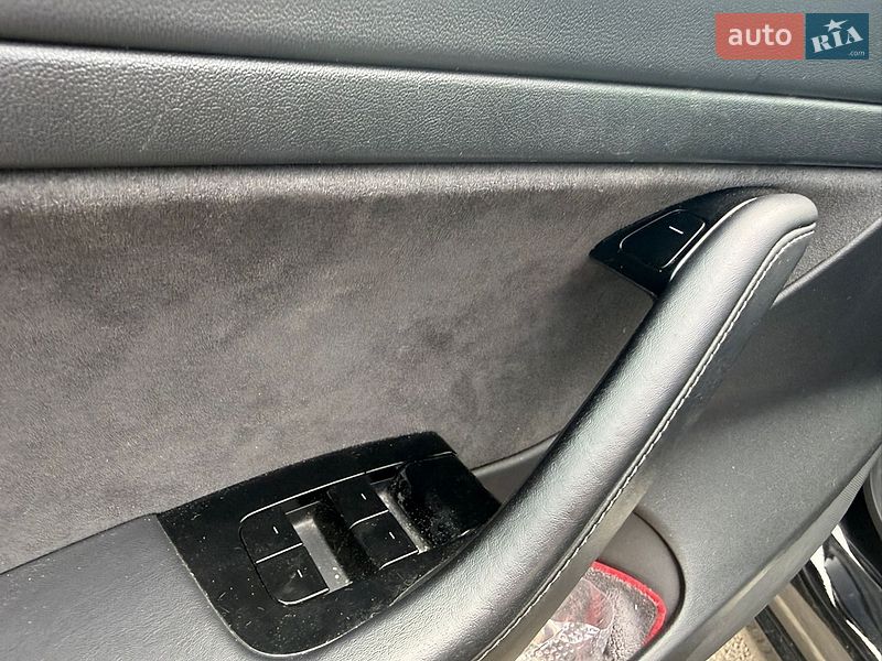 Седан Tesla Model 3 2020 в Броварах