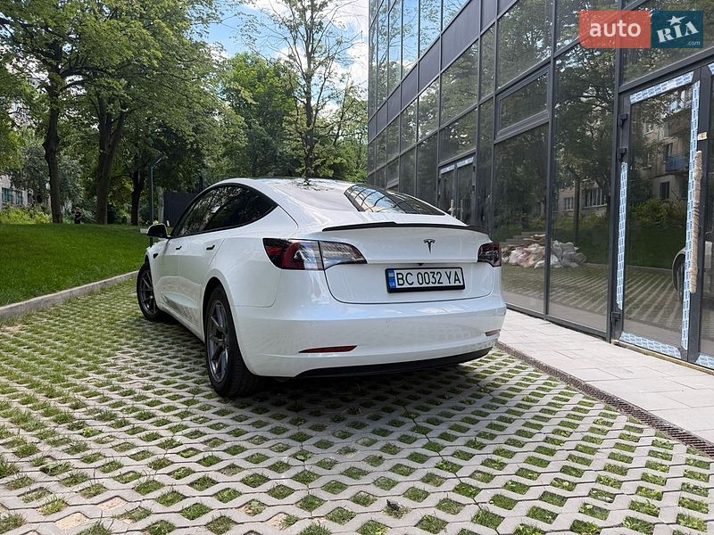 Седан Tesla Model 3 2021 в Львове