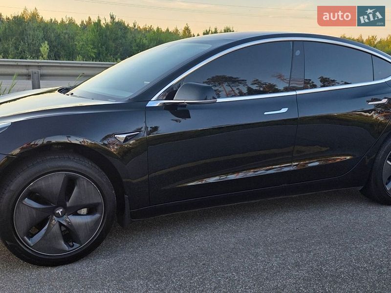 Седан Tesla Model 3 2018 в Житомире
