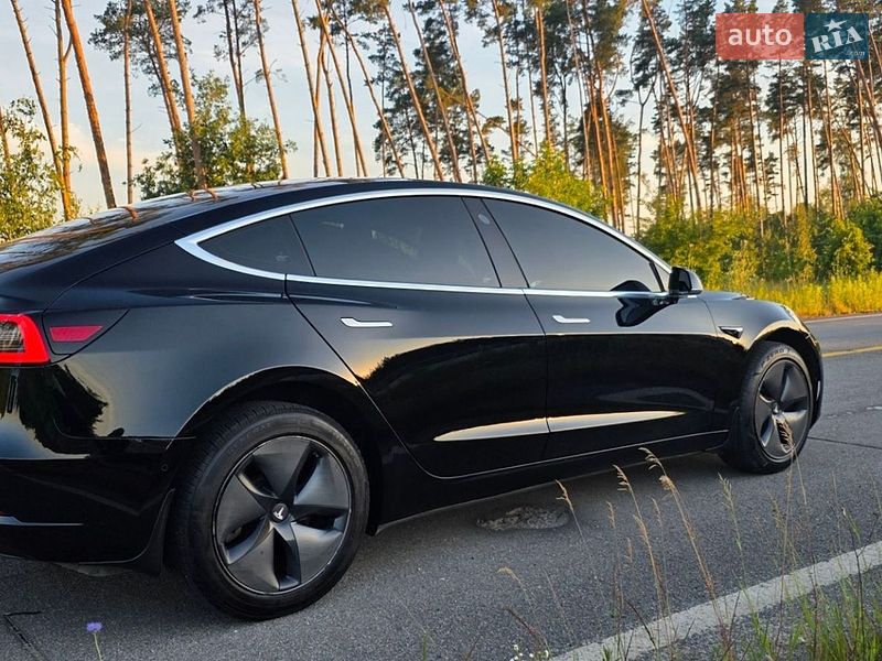 Седан Tesla Model 3 2018 в Житомире