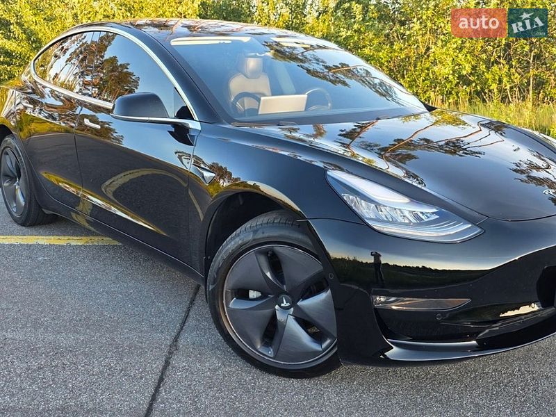 Седан Tesla Model 3 2018 в Житомире