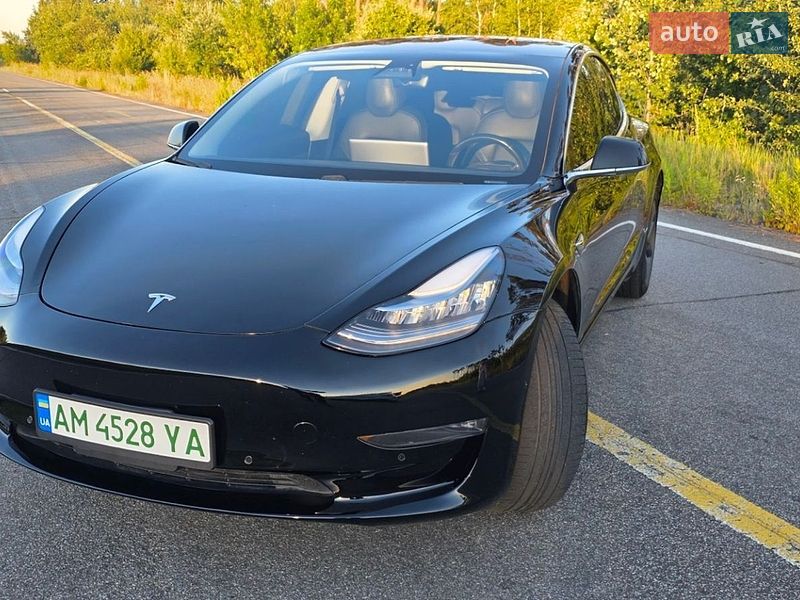 Седан Tesla Model 3 2018 в Житомире