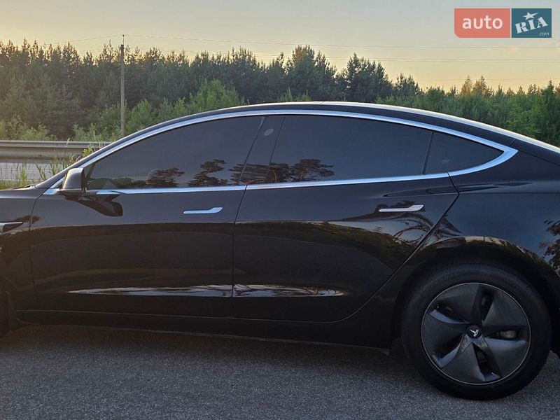 Седан Tesla Model 3 2018 в Житомире