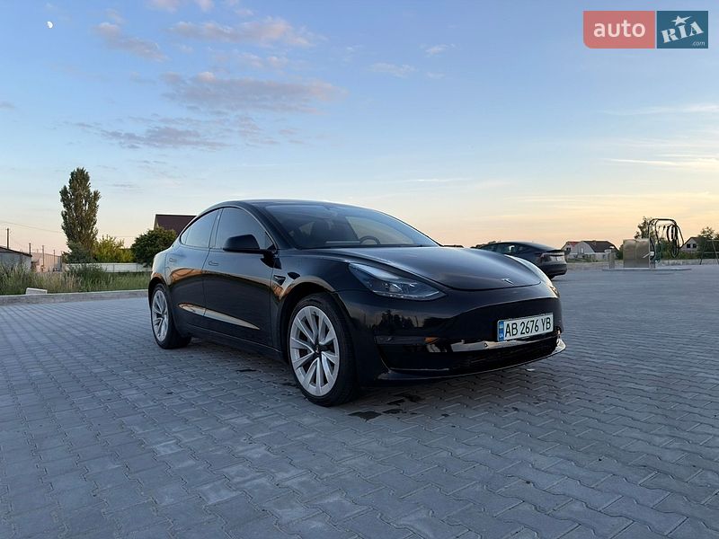 Седан Tesla Model 3 2022 в Виннице
