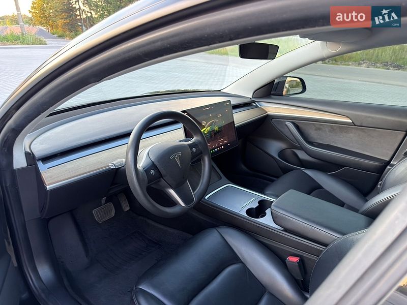 Седан Tesla Model 3 2022 в Виннице