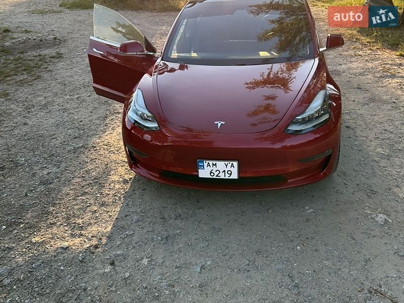 Седан Tesla Model 3 2019 в Коростишеві