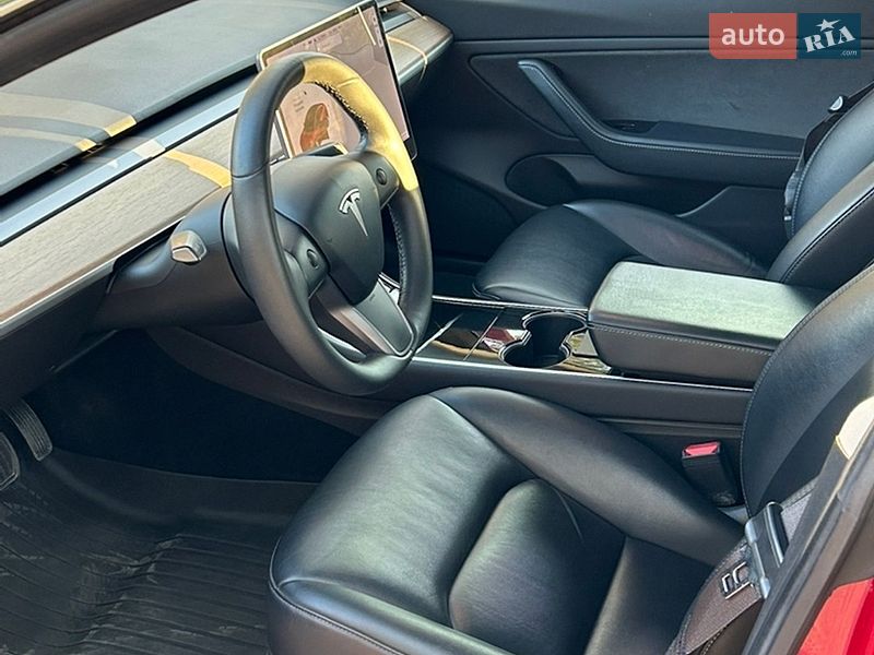 Седан Tesla Model 3 2019 в Коростишеві