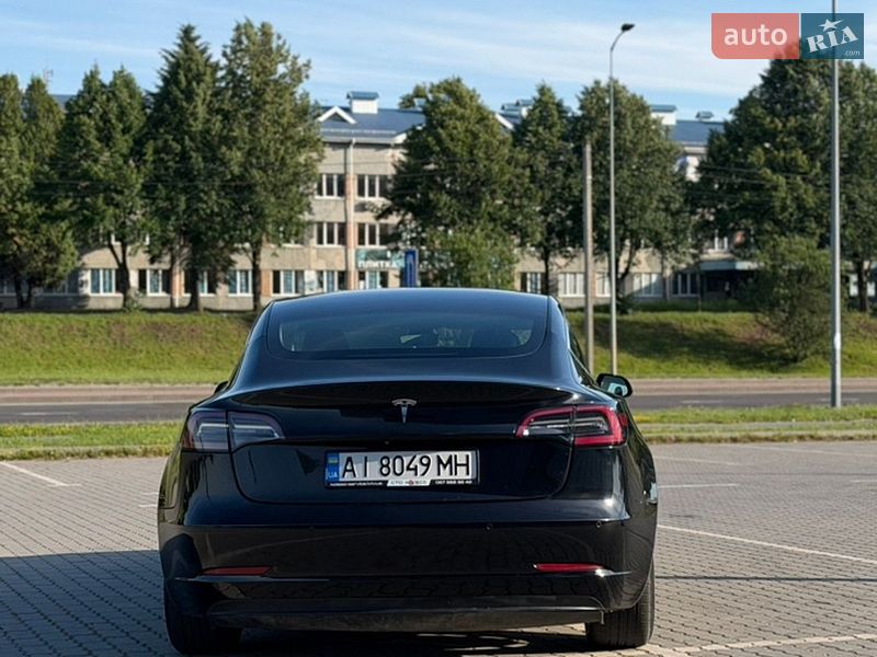 Седан Tesla Model 3 2018 в Львове