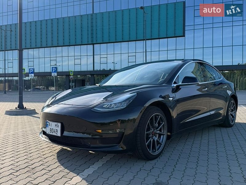 Седан Tesla Model 3 2018 в Львове