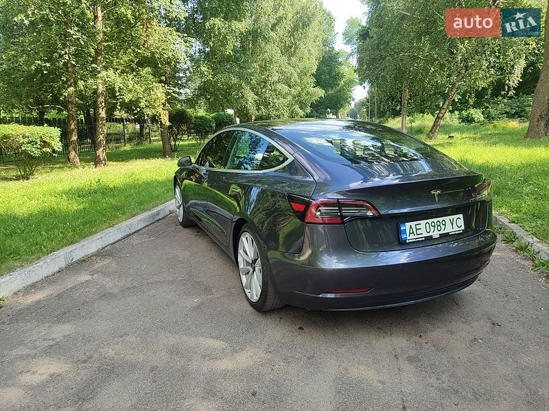 Седан Tesla Model 3 2019 в Кам'янському