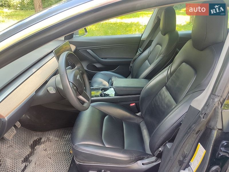Седан Tesla Model 3 2019 в Кам'янському