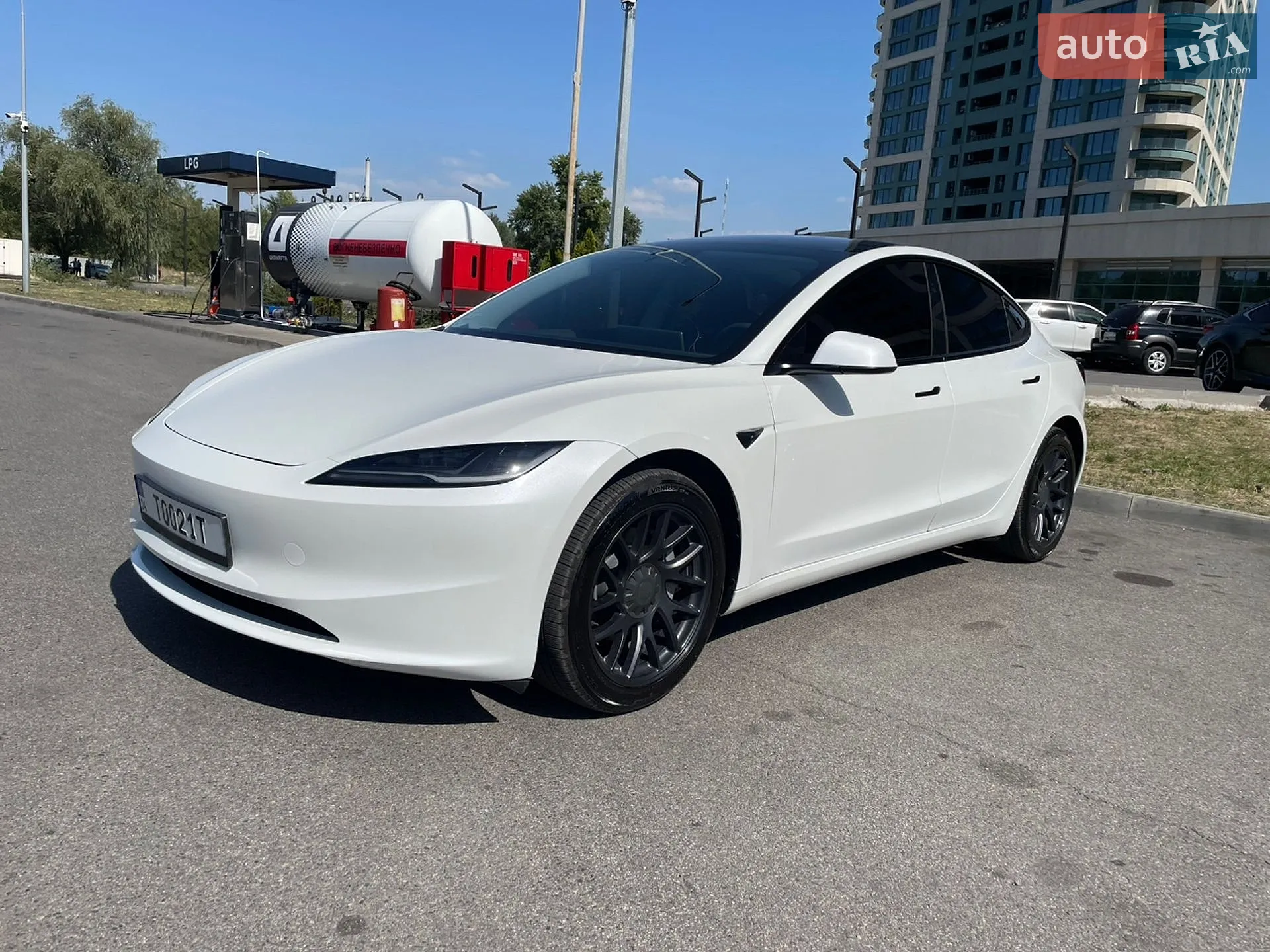 2024 Tesla Model 3 - фото 1