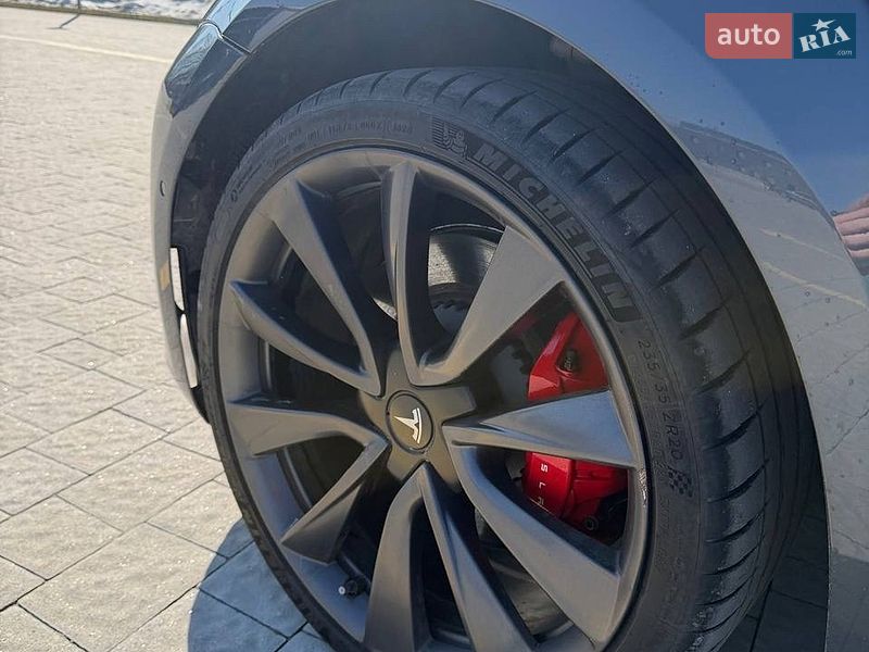 Седан Tesla Model 3 2020 в Львове