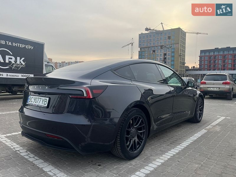 Седан Tesla Model 3 2024 в Львове