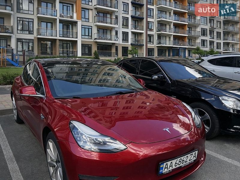 Седан Tesla Model 3 2018 в Ірпені