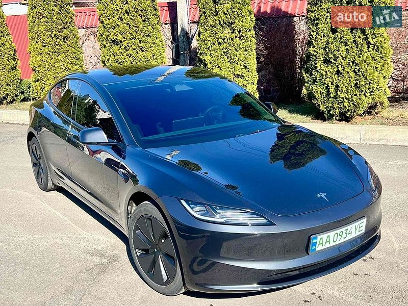 Tesla Model 3 2025