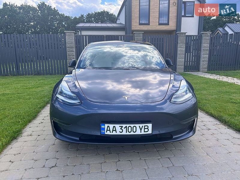 Седан Tesla Model 3 2018 в Києві