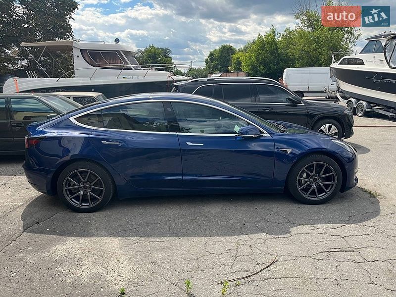 Седан Tesla Model 3 2019 в Києві