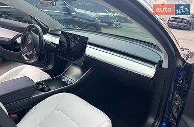 Седан Tesla Model 3 2019 в Києві